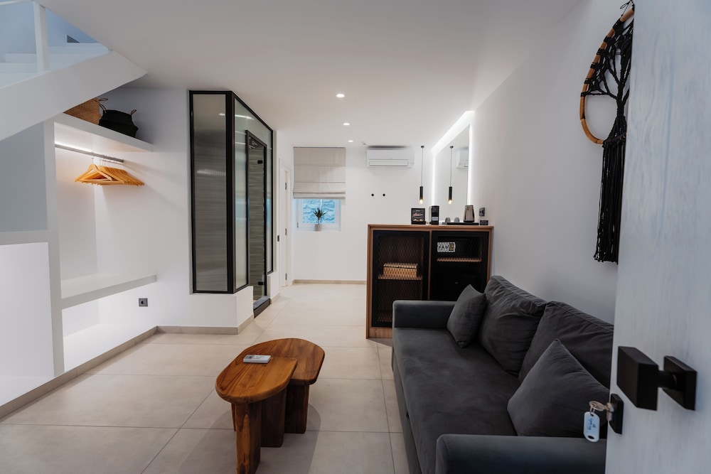 

Milano - Kalo Livadi - Oliving Mykonos Luxury Suites