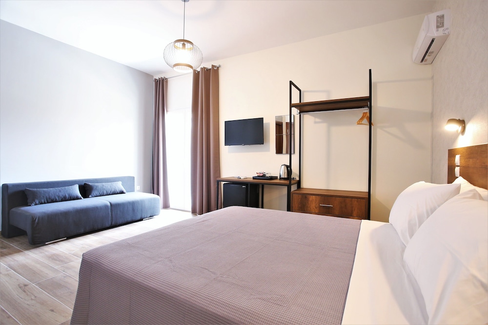 

Milano - Markópoulon - Aethon Airport Project Hotel-Free Shuttle