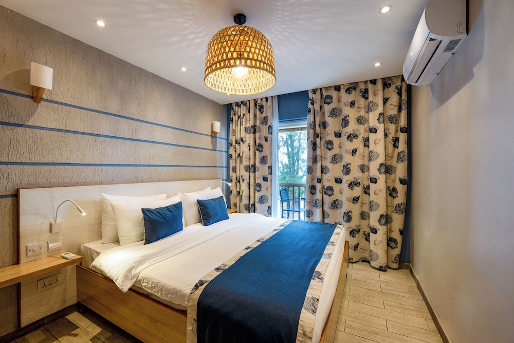 

Bari - Balaclava - Le Grand Bleu Hotel
