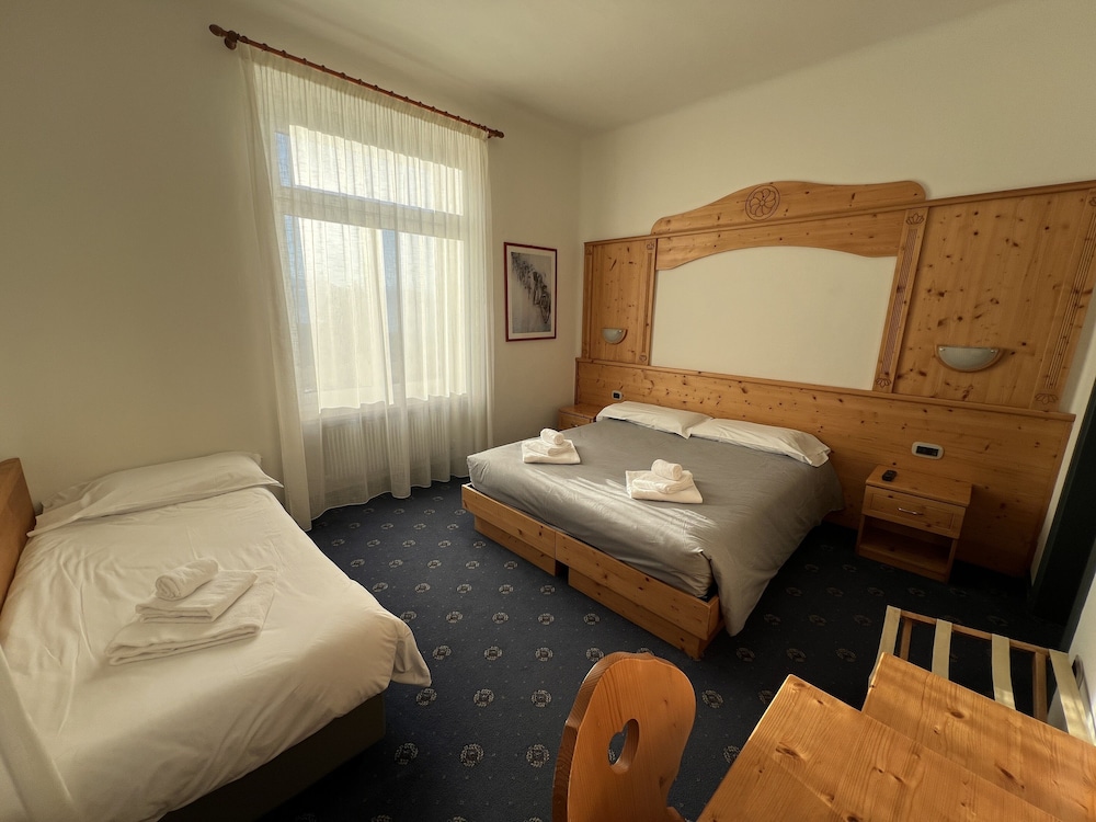

Bari - Fondo - HOTEL REGINA DEL BOSCO