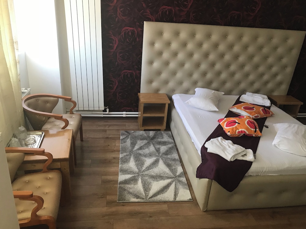 

Napoli - Popeşti-Leordeni - Hotel Funnytime