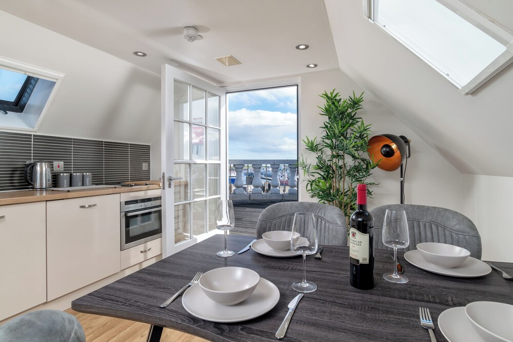 

Milano - Aberdeen - Victoria Court Suites