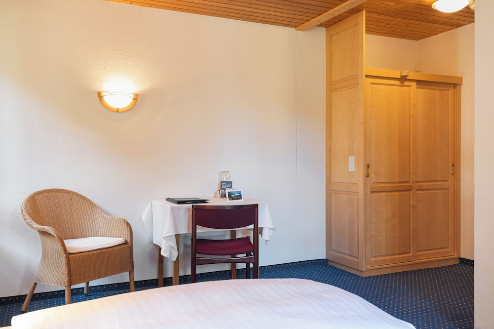 

Napoli - Wilderswil - Hotel Bellevue - Traditional Swiss Hideaway