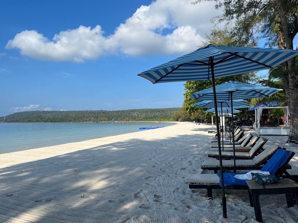 

Roma - Koh Rong Island - SCARLET SAILS VILLA