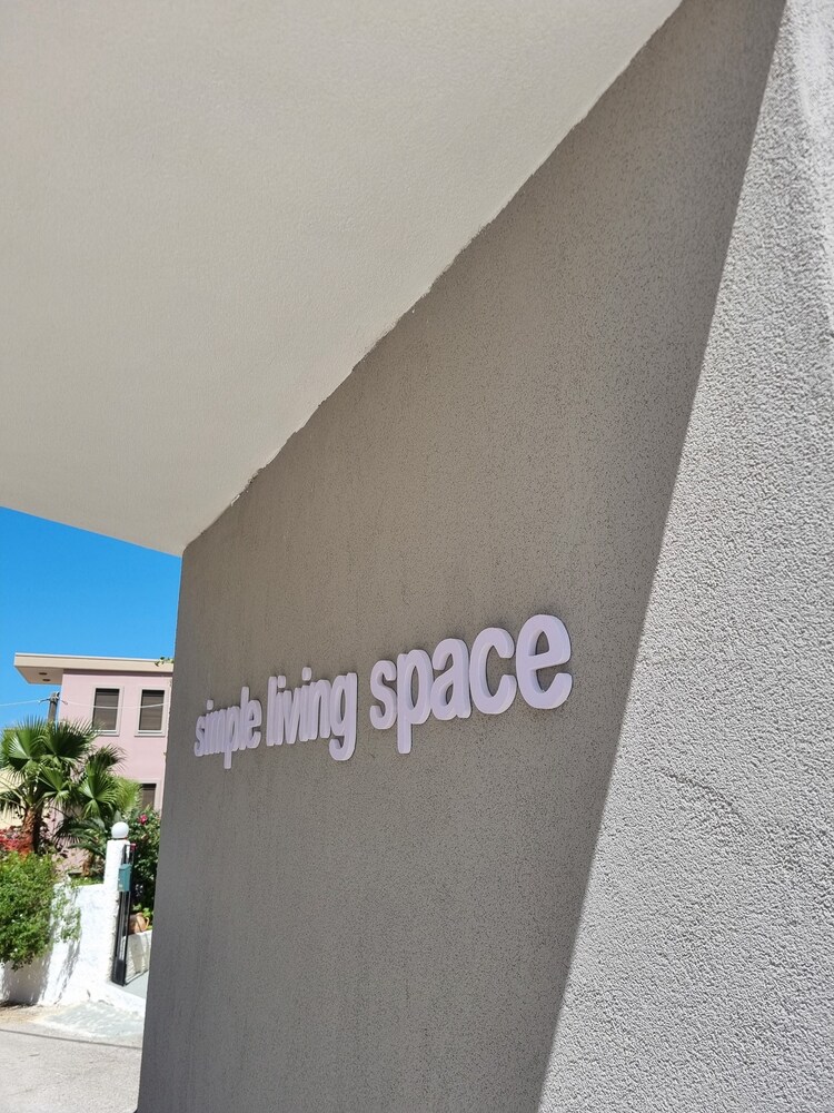 

Roma - Creta Ovest - Chania, Grecia - Eloque Simple living space