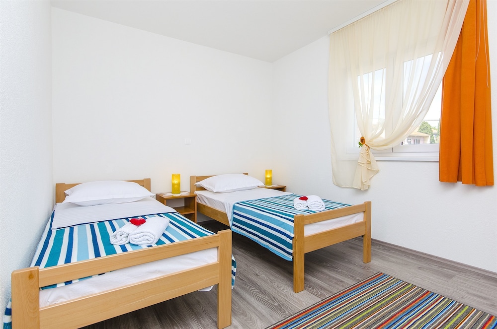 

Milano - Trogir - Apartments Branka