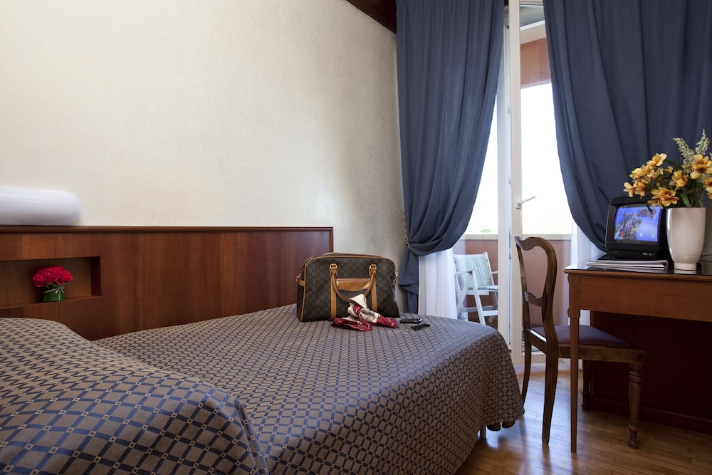 

Roma - Riviera Romagnola, Mare Italia - Hotel Bellevue