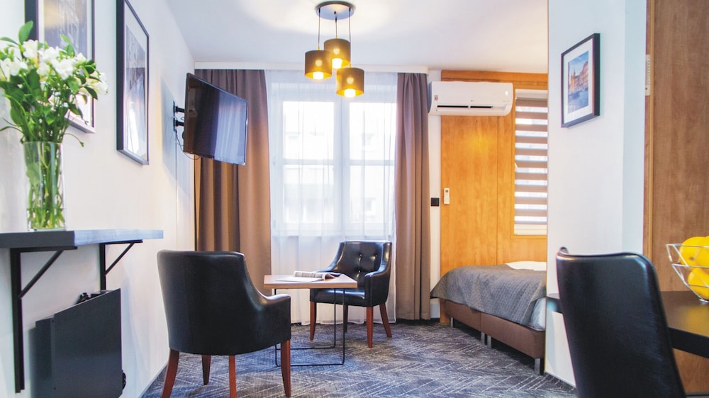 

Firenze - Varsavia - Warsaw - Apartments Apartamenty Sadyba