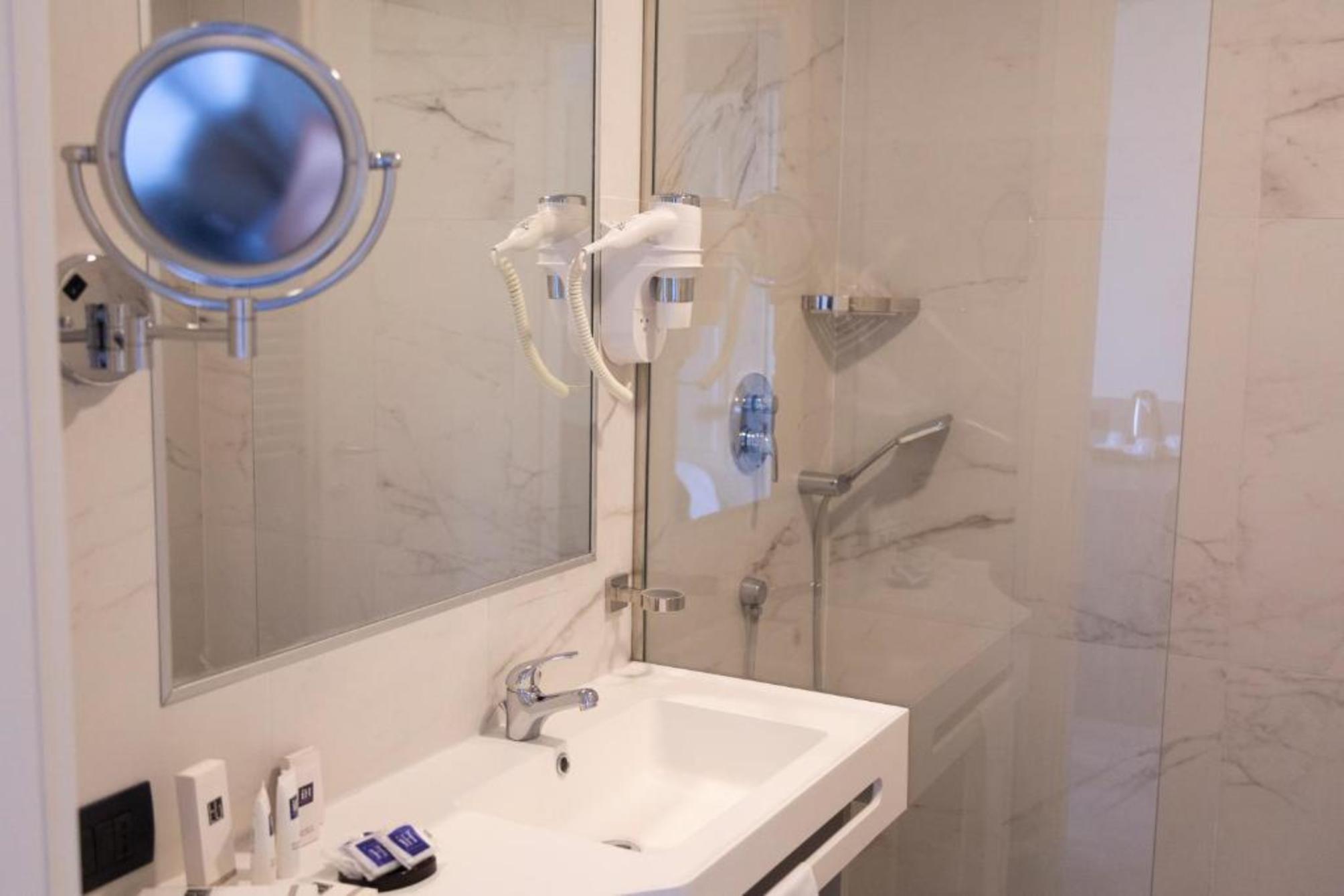 

Napoli - Sesto San Giovanni - iH Hotels Milano St. John