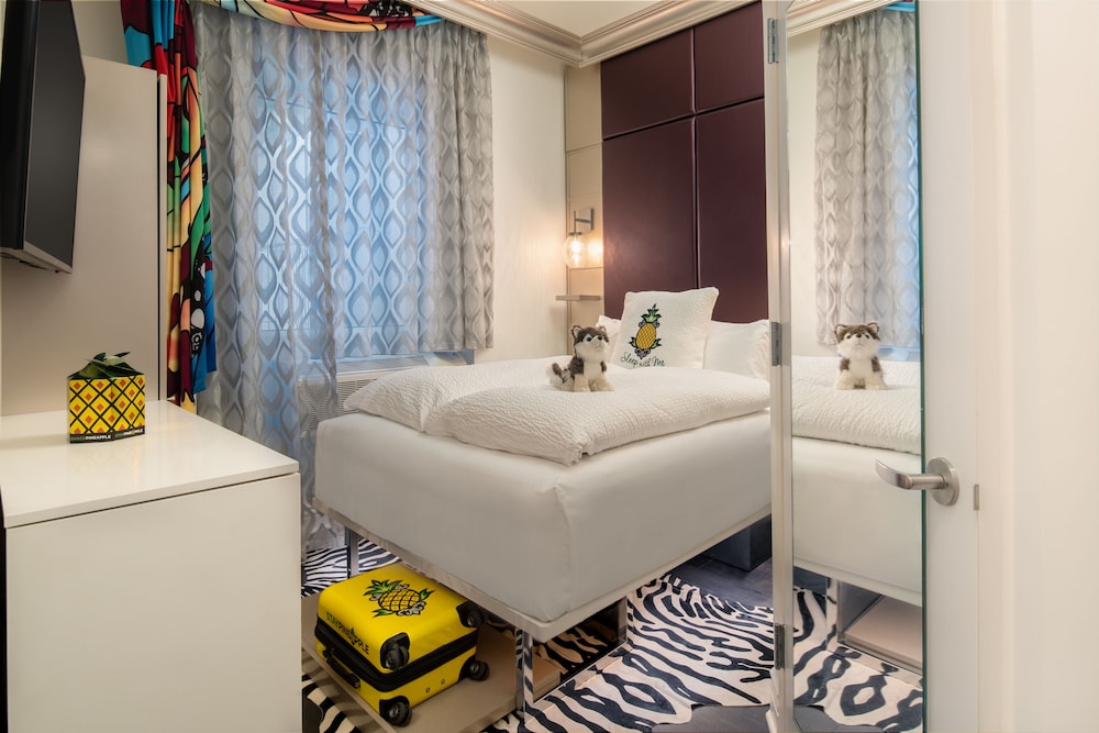 

Cagliari - Long Island City - Staypineapple, An Artful Hotel, Midtown