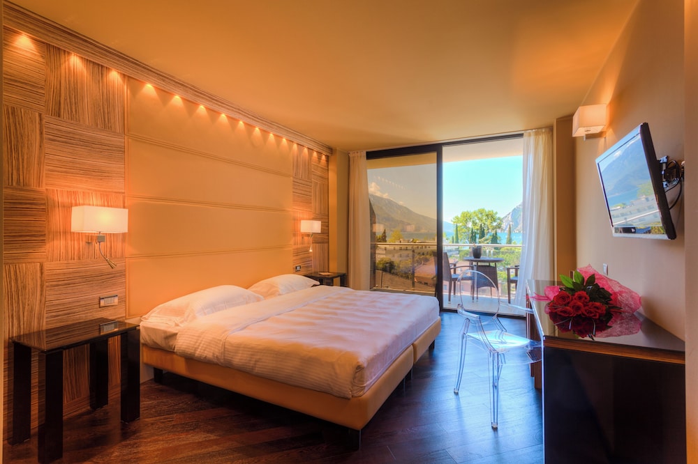 

Milano - Limone sul Garda - Garda Suite Hotel - Tonelli Hotels