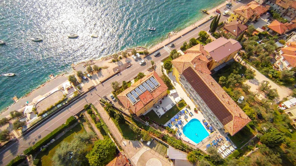 

Napoli - Malcesine - Hotel Drago - Garda Lake Collection