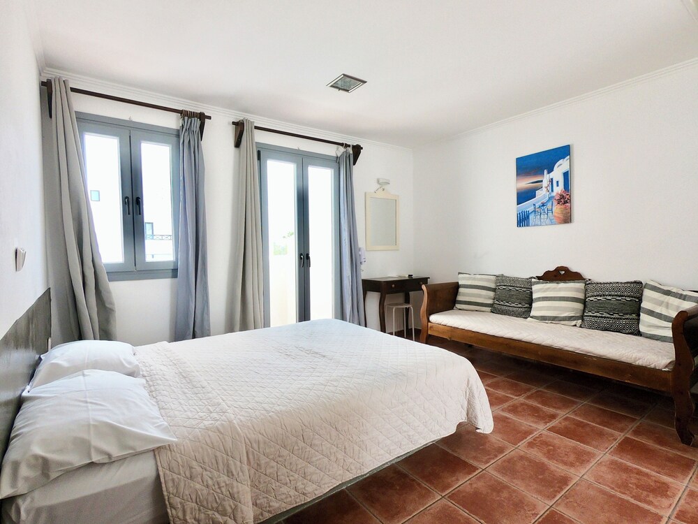 

Verona - Mesariá - Anny Studios & Rooms Perissa Beach