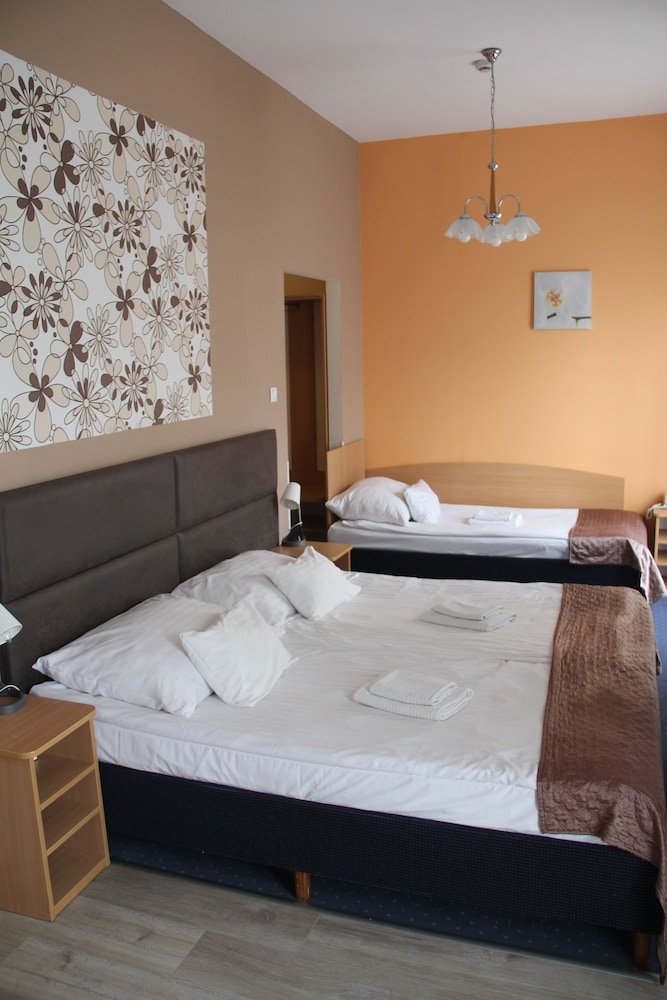 

Palermo - Budapest - Hotel Rose City