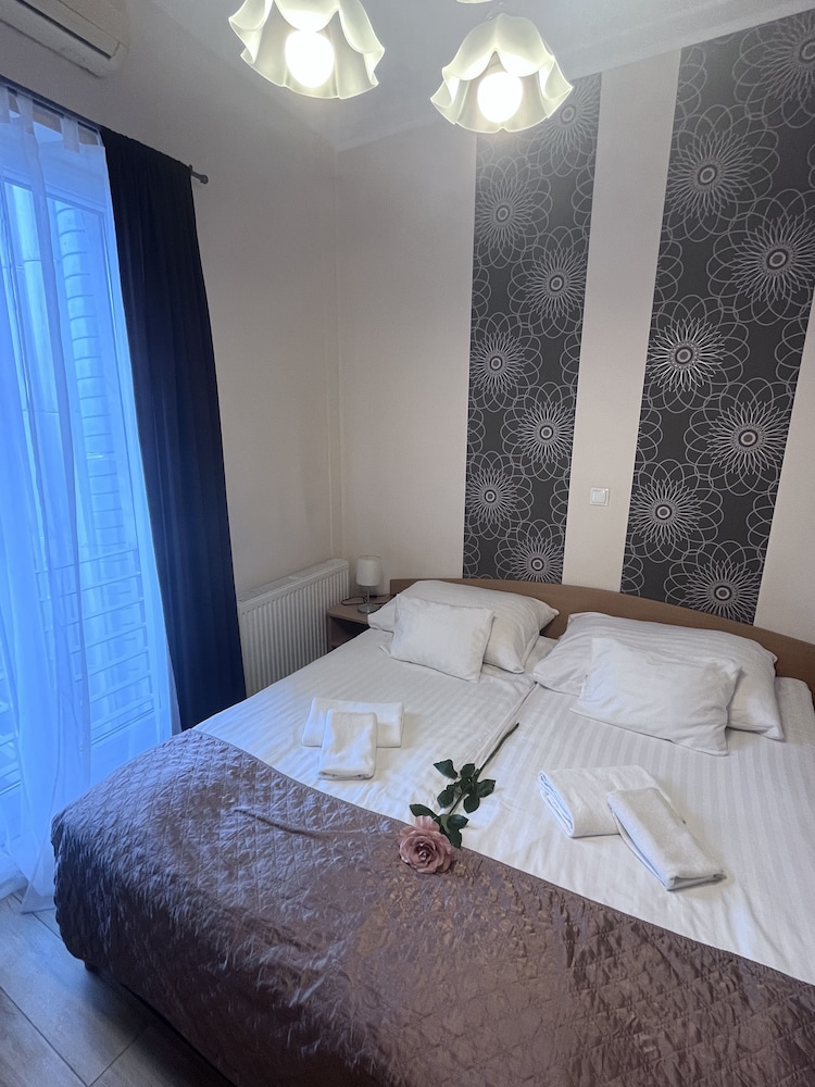 

Cagliari - Budapest - Hotel Rose City