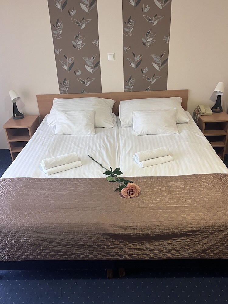 

Verona - Budapest - Hotel Rose City