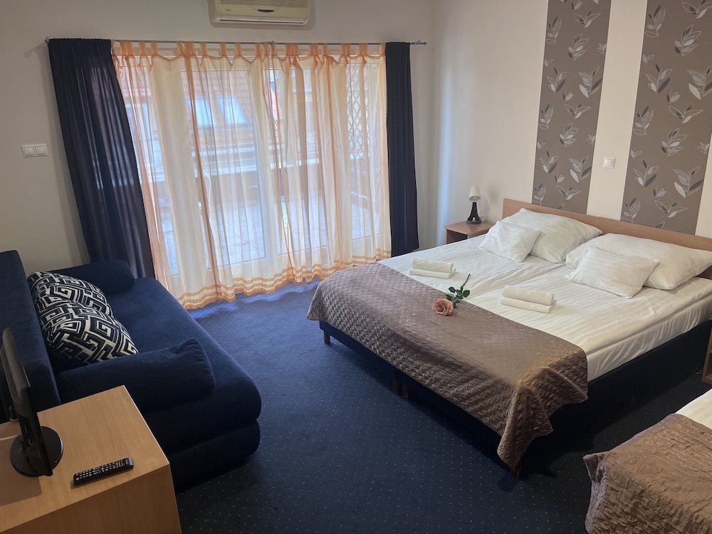 

Lamezia Terme - Budapest - Hotel Rose City