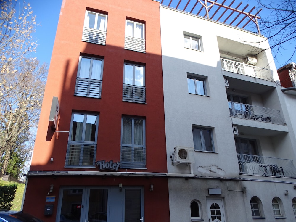 

Pisa - Budapest - Hotel Rose City