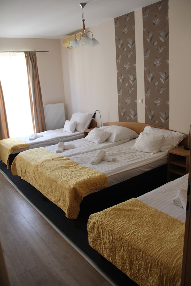 

Lamezia Terme - Budapest - Hotel Rose City
