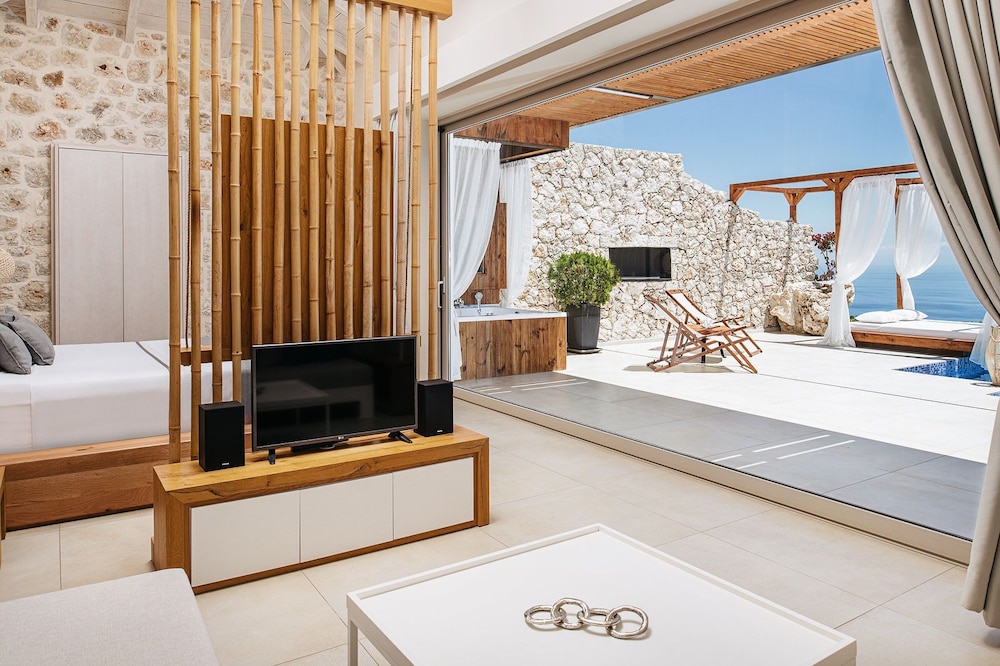 

Roma - Koríthion - Emerald Villas & Suites