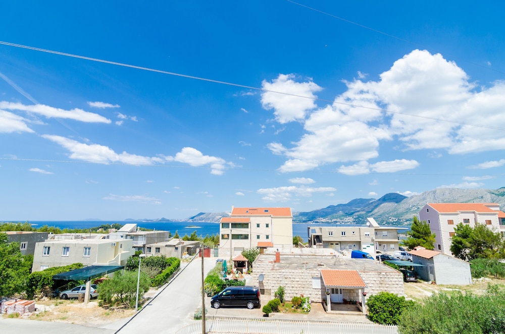 

Napoli - Mlini - Guesthouse Somnium