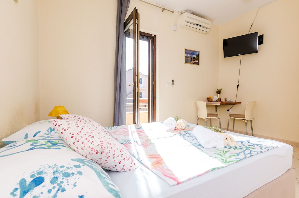 

Napoli - Cavtat - Guesthouse Somnium