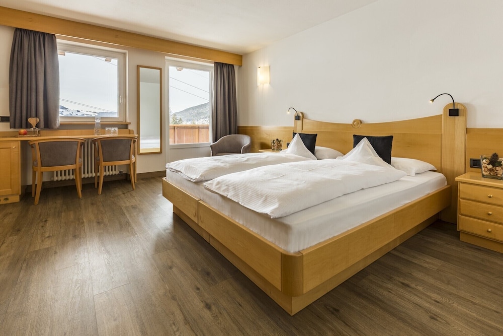 

Firenze - Ortisei - Rainell Dolomites Retreat
