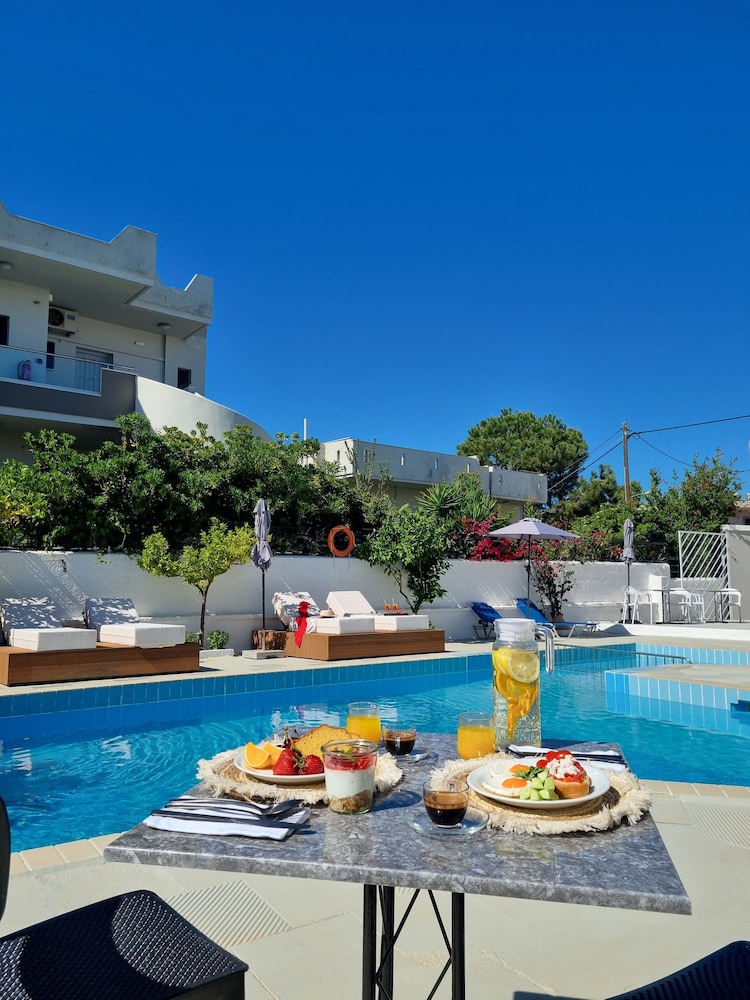 

Venezia - Platanias (Crete) - Eloque Simple living space