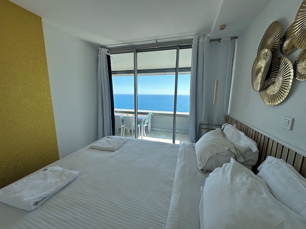 

Milano - Monte Carlo - SARA RIVIERA Costa Plana
