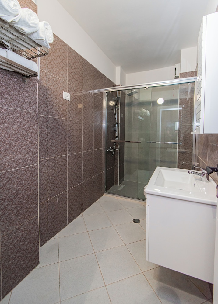 

Roma - Durrës - ApartHotel EDA