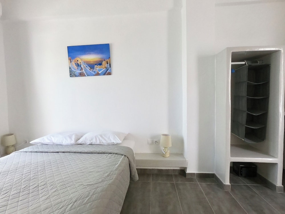 

Milano - Fira - Anny Studios & Rooms Perissa Beach