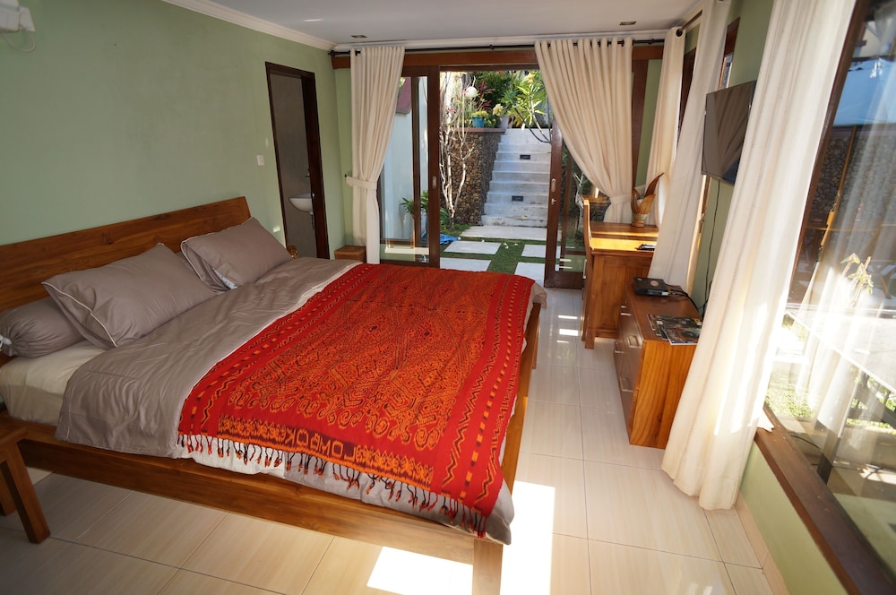 

Milano - Senggigi - Villa Mataano