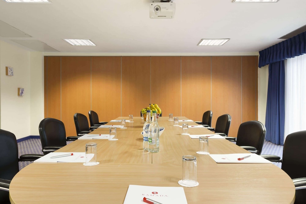 

Reggio Calabria - Londra - Ramada By Wyndham London North M1