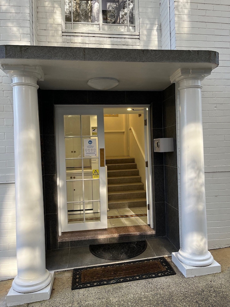 

Milano - Pyrmont - Hotel St Leonards