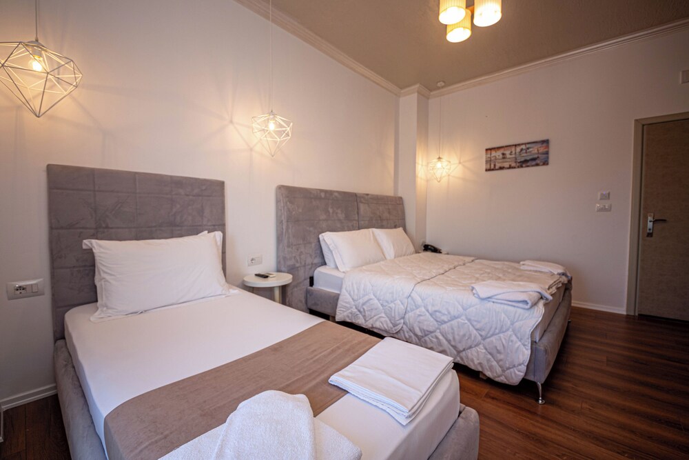 

Napoli - Ksamil - Hotel Murati