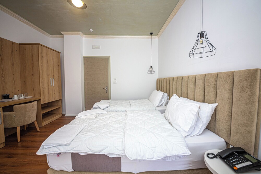 

Napoli - Ksamil - Hotel Murati