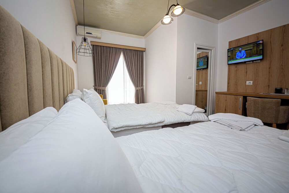 

Bari - Ksamil - Hotel Murati