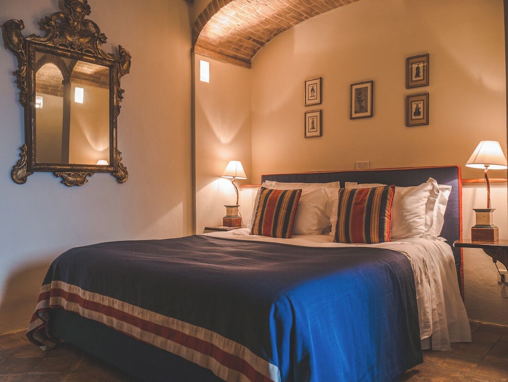 

Roma - Monte Amiata - Castello di Velona Resort Thermal SPA & Winery