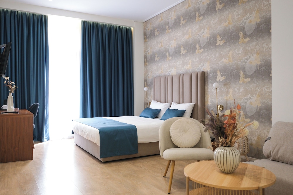 

Brindisi - Tirana - Golden City Hotel , Tirana