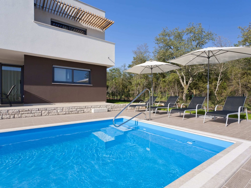 

Palermo - Umag - Villa in Novigrad With Pool & Rooftop Terrace