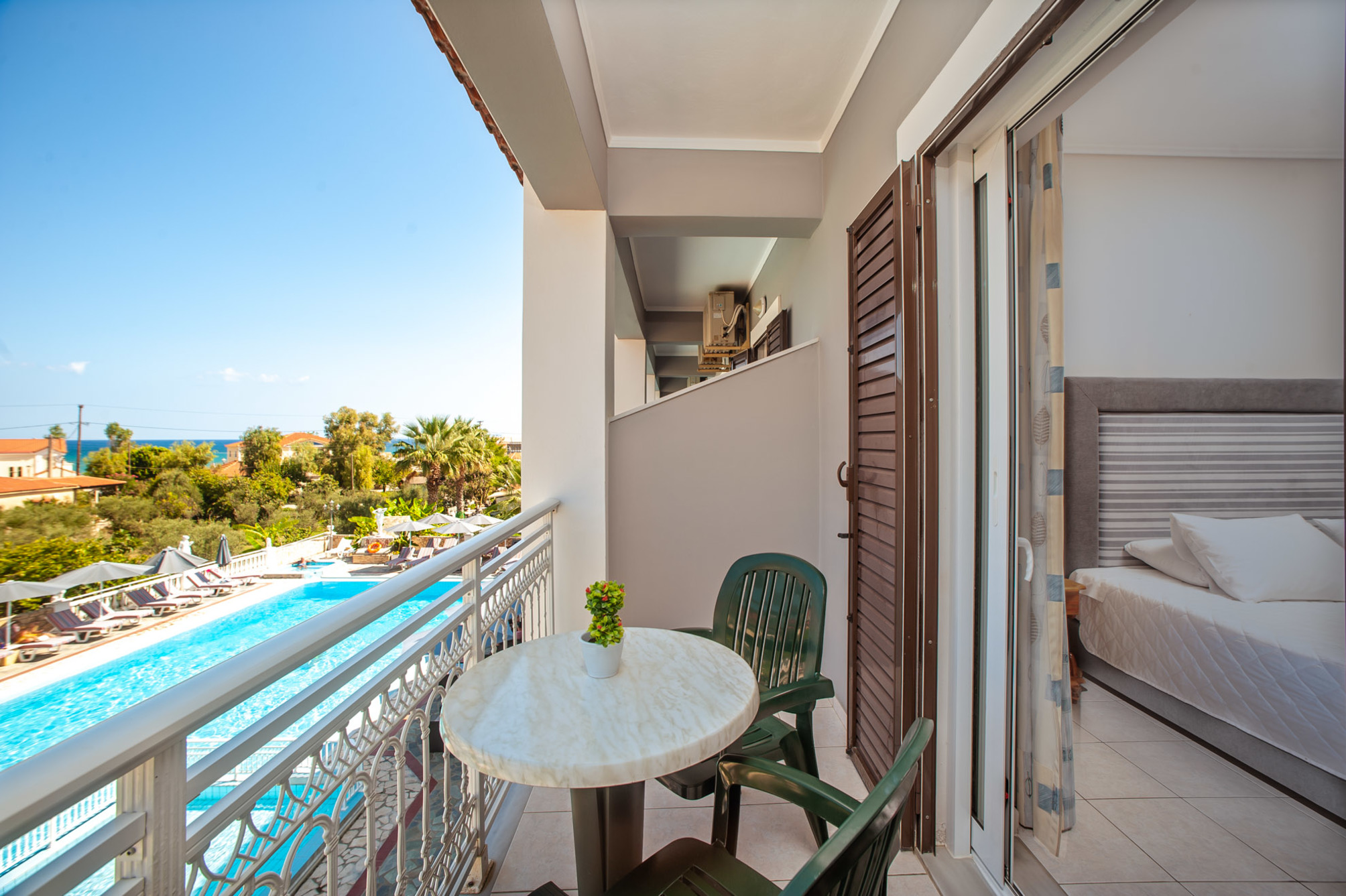Standard double room with pool view