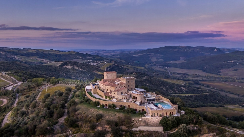 

Napoli - Montalcino - Castello di Velona Resort Thermal SPA & Winery
