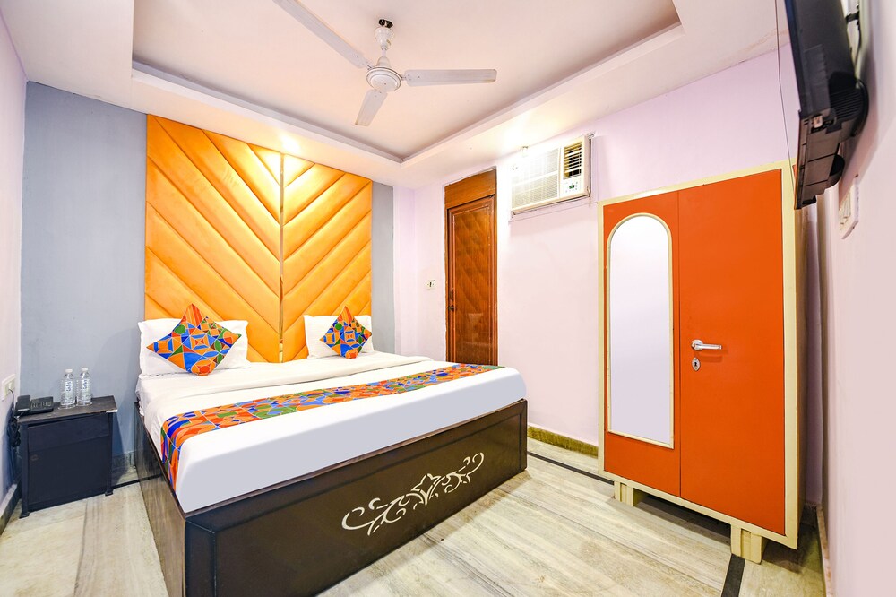 

Milano - New Delhi - FabHotel PP Residency Tilak Nagar