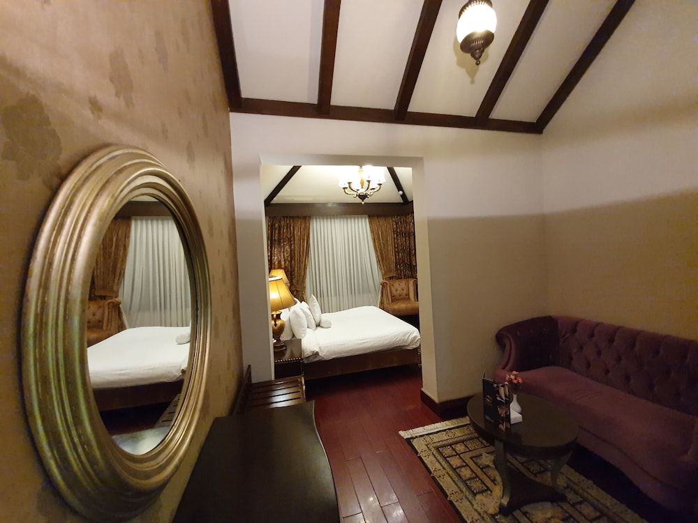 

Venezia - Islamabad - Chalet Islamabad