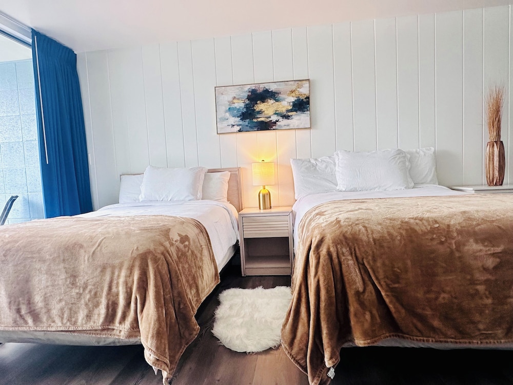 

Roma - Venice (CA) - Foghorn Harbor Inn