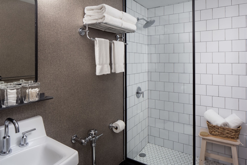 

Lamezia Terme - Long Island City - Redford Hotel
