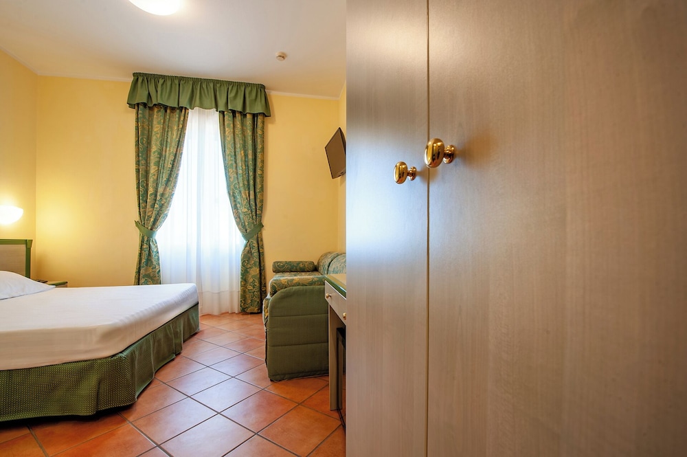 

Milano - Marina di Pisciotta - Best Western Hotel La Conchiglia