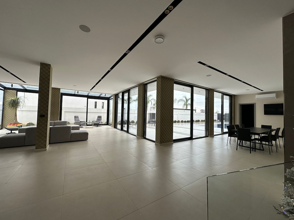 

Bologna - Durrës - La Mirage Group Villas