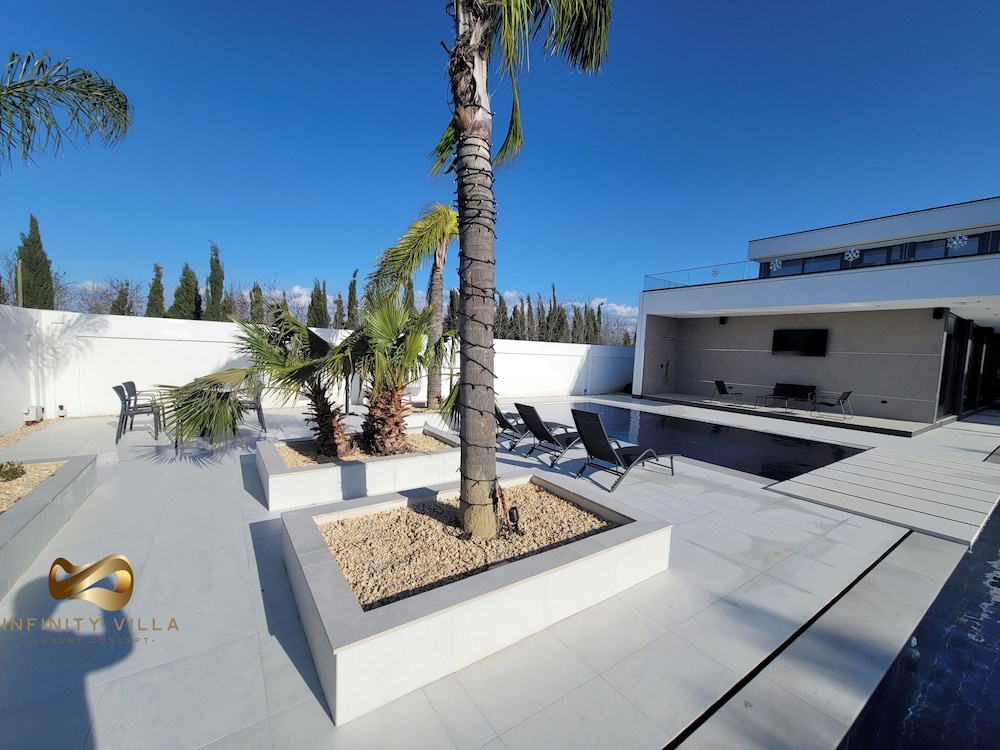 

Roma - Durrës - La Mirage Group Villas