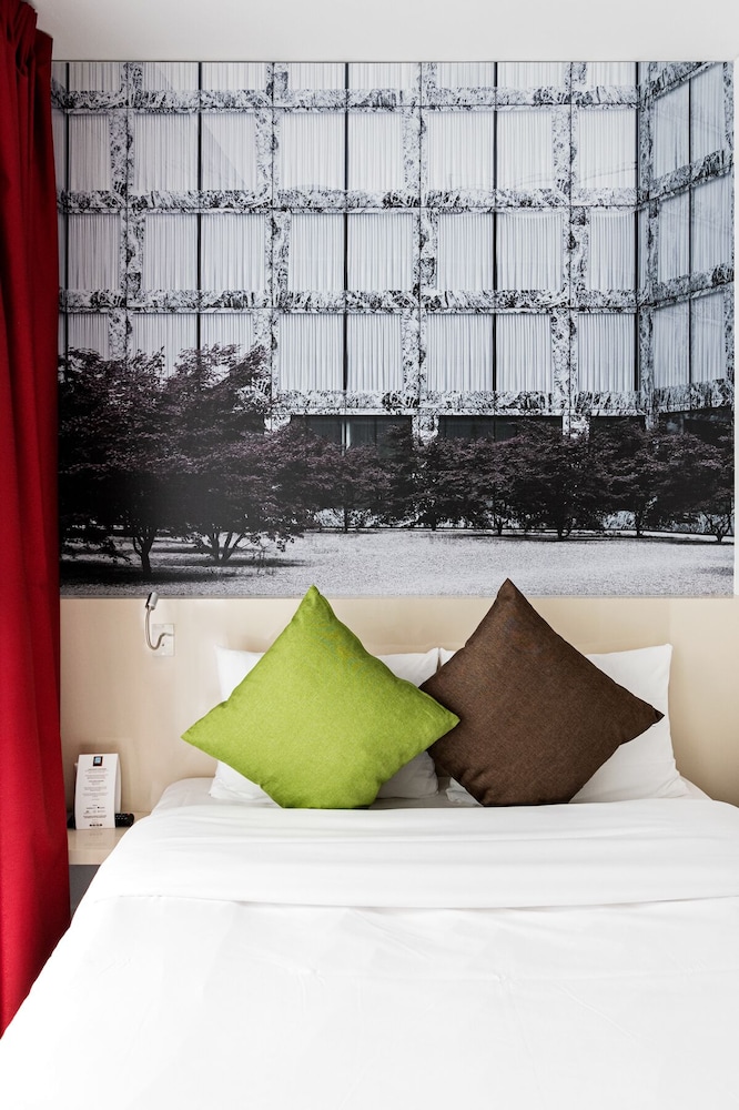 

Napoli - Zurigo - B&B HOTEL Zürich Wallisellen